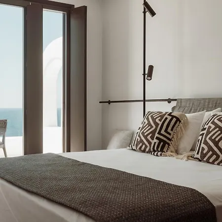 Quiet Magnificent Karalis - Mykonos Klouvas